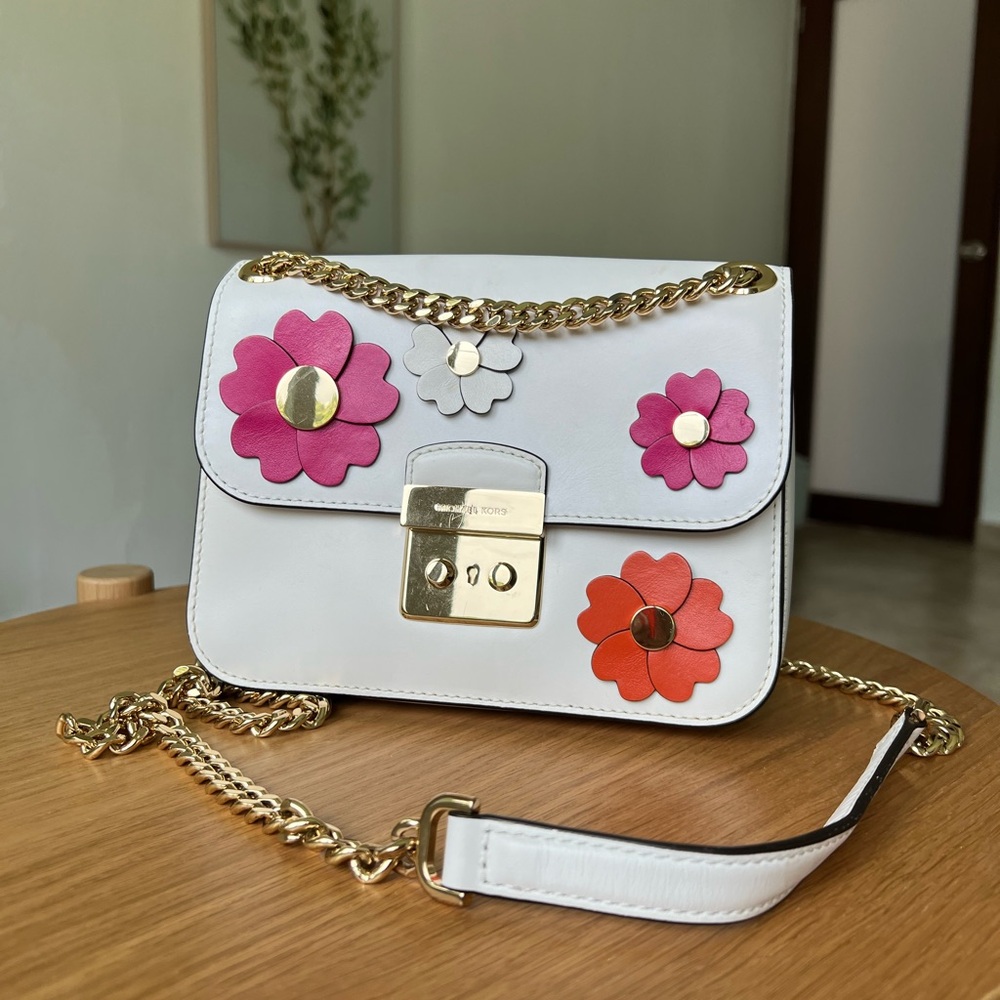 Michael Kors Flora Aplique Sloan Md Chn Shldr Leather bag